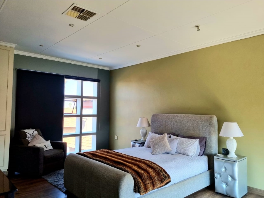 4 Bedroom Property for Sale in Roylglen Gardens Northern Cape